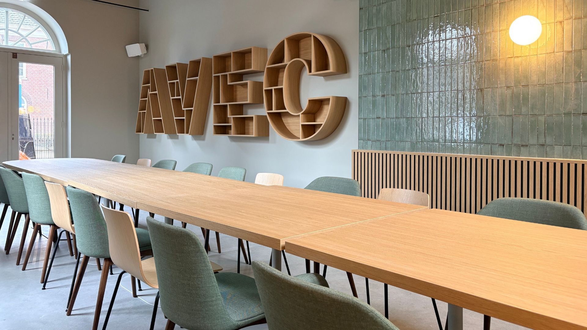 Kantine AVEC Duvelhok met logo AVEC. Remmers Bouwgroep